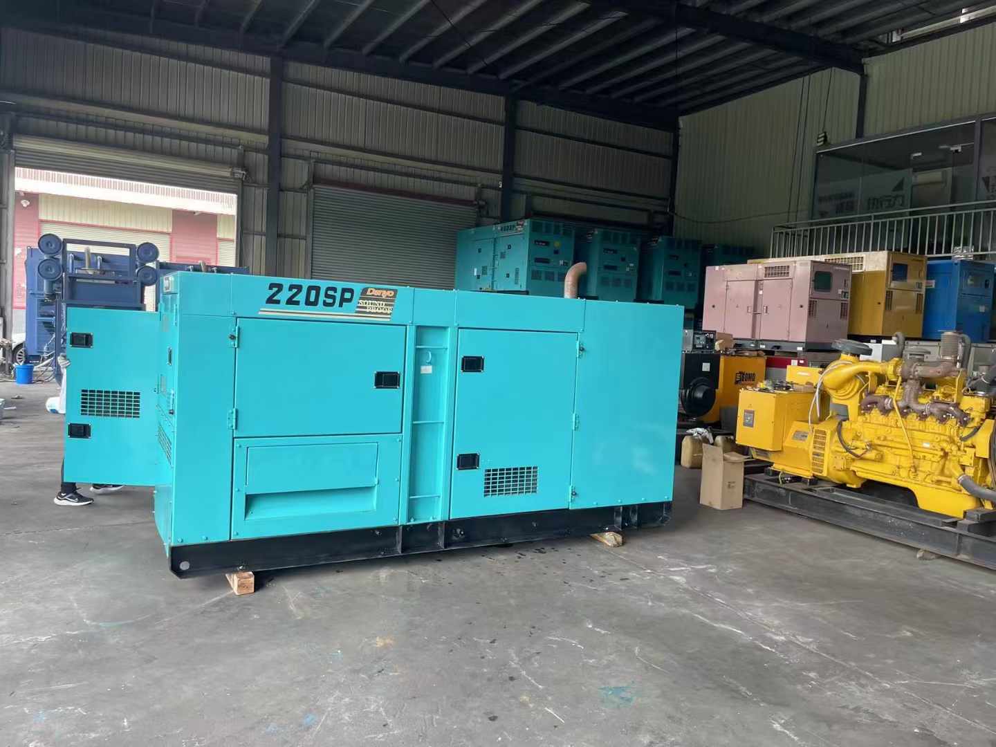 向阳800kW 柴油发电机的输出电流波动范围是多少？