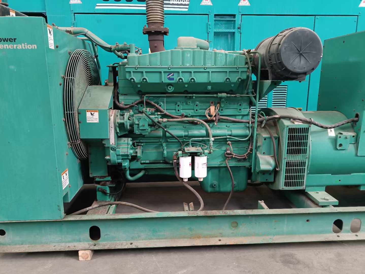 向阳过载会对 600kW 柴油发电机组造成哪些损害？