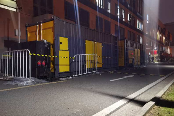 向阳柴油发电机组的输出电压是如何调节的？