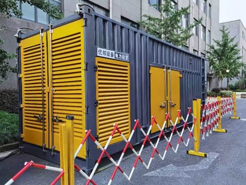 向阳如何使用转速表检查发动机的转速？